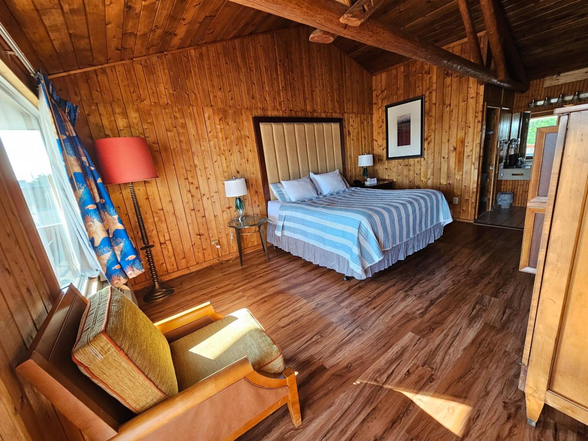 Atlantic Shores Inn And Suites Чинкотиг Экстерьер фото